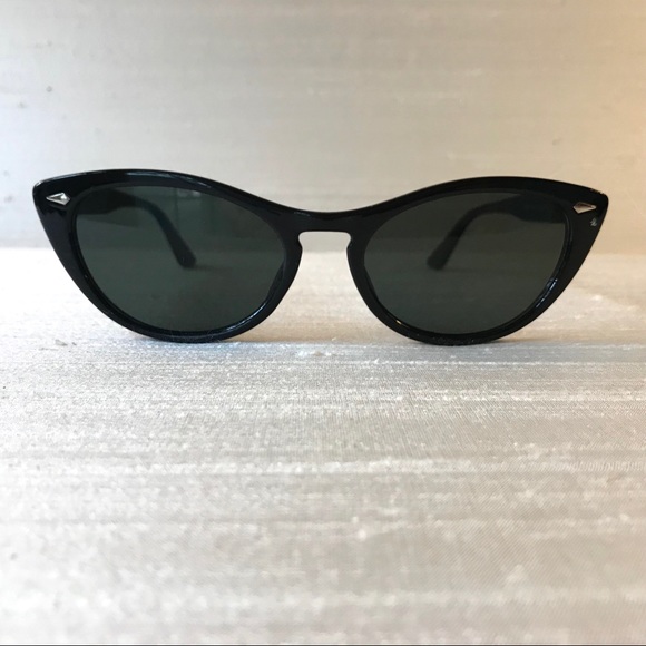 ☀️Black Cat Eye Sunglasses☀️ - Picture 2 of 8